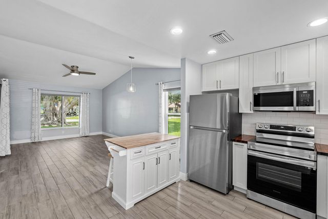 28 VIA DE CASAS NORTE 28, Boynton Beach, FL 33426
