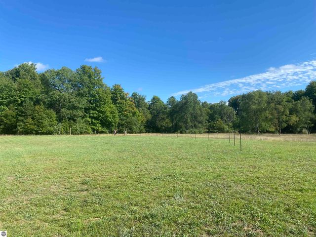 11930 State Road, Cadillac, MI 49601