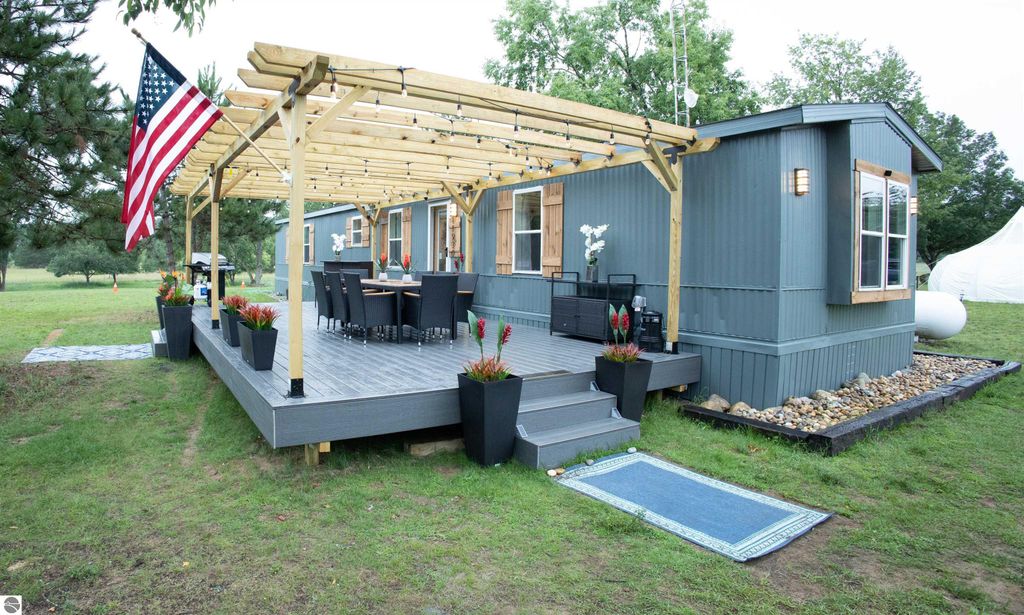 11930 State Road, Cadillac, MI 49601