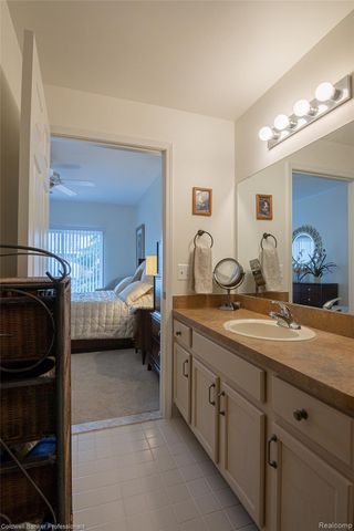 15402 Cornell Drive, Clinton Charter Township, MI 48038