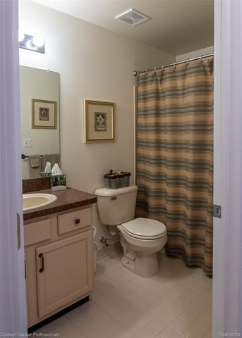 15402 Cornell Drive, Clinton Charter Township, MI 48038