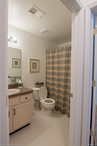 15402 Cornell Drive, Clinton Charter Township, MI 48038