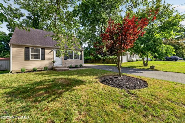 516 Middle Lane, Howell, NJ 07731
