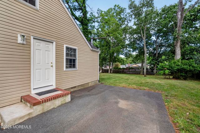 516 Middle Lane, Howell, NJ 07731
