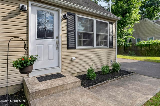 516 Middle Lane, Howell, NJ 07731
