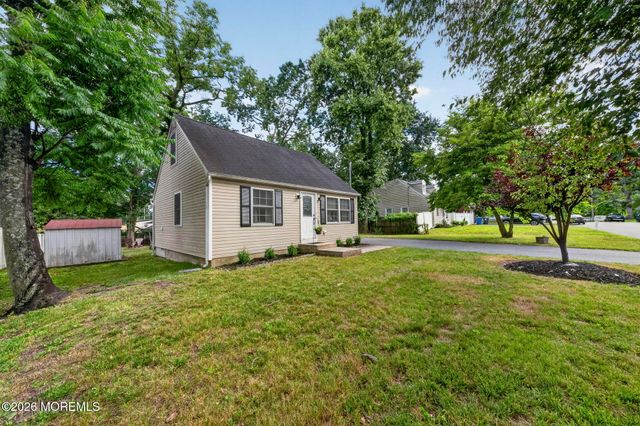 516 Middle Lane, Howell, NJ 07731