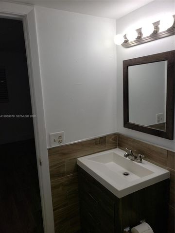 8075 NW 7th St 115, Miami, FL 33126