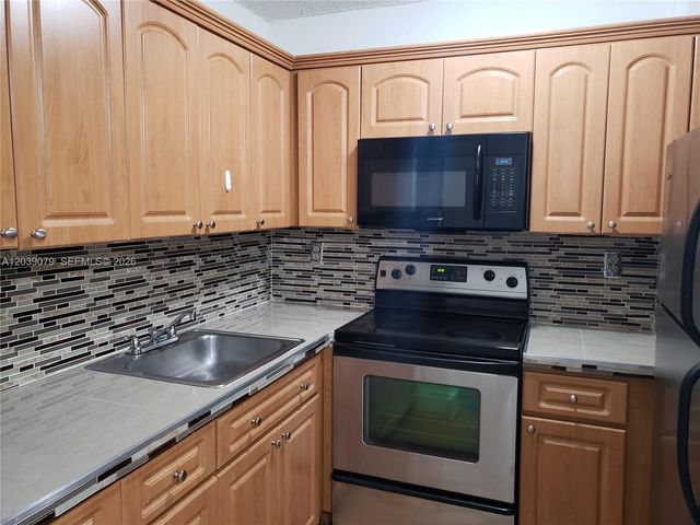 8075 NW 7th St 115, Miami, FL 33126