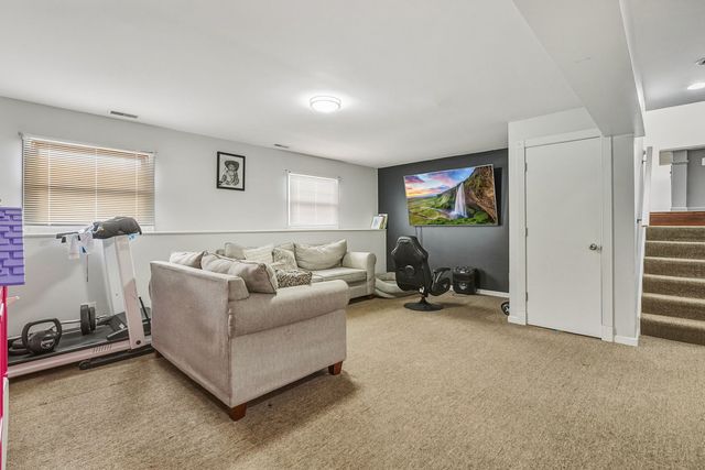 3668 N GRANDVIEW Avenue, Gurnee, IL 60031