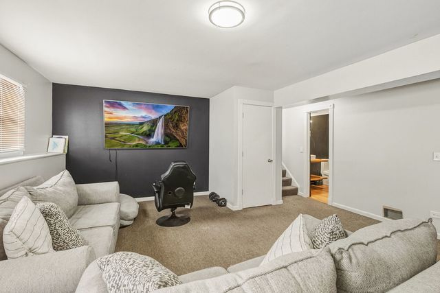 3668 N GRANDVIEW Avenue, Gurnee, IL 60031