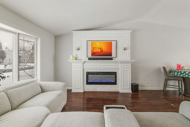 3668 N GRANDVIEW Avenue, Gurnee, IL 60031