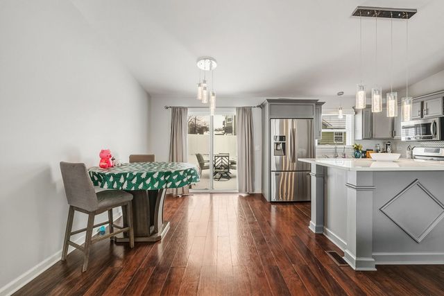 3668 N GRANDVIEW Avenue, Gurnee, IL 60031