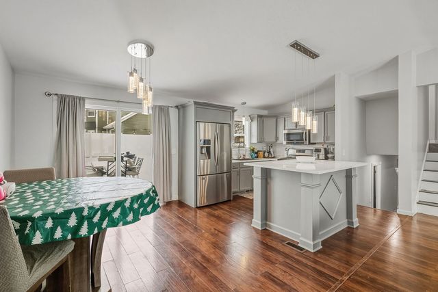 3668 N GRANDVIEW Avenue, Gurnee, IL 60031