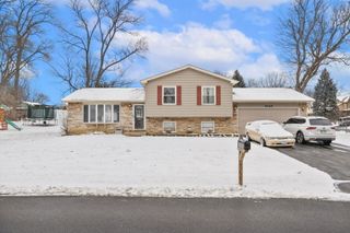 3668 N GRANDVIEW Avenue, Gurnee, IL 60031