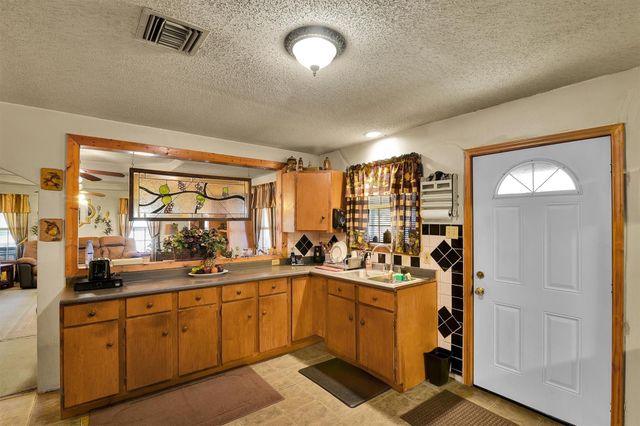 959 Walker Loop, Huntsville, TX 77340