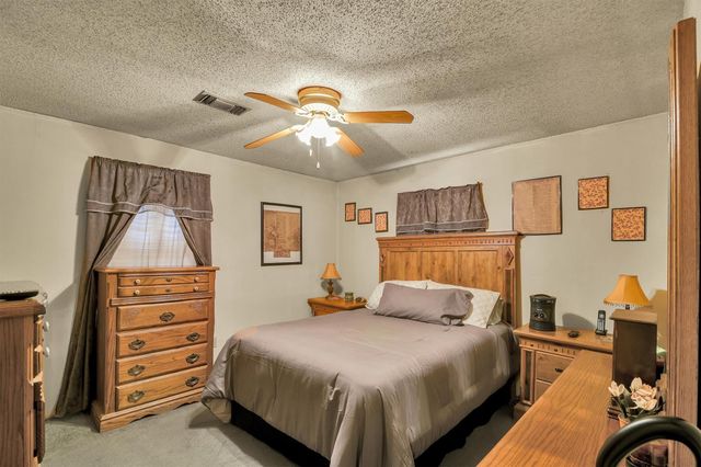 959 Walker Loop, Huntsville, TX 77340