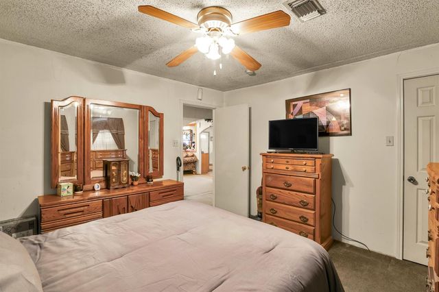 959 Walker Loop, Huntsville, TX 77340