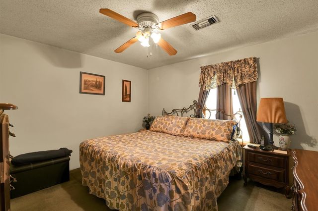 959 Walker Loop, Huntsville, TX 77340