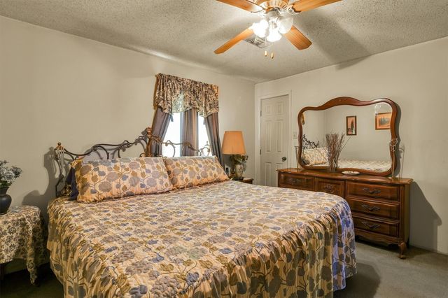 959 Walker Loop, Huntsville, TX 77340