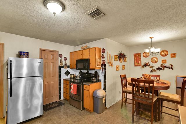 959 Walker Loop, Huntsville, TX 77340