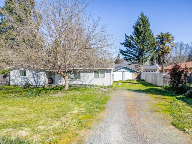 1981 Regina Way, Grants Pass, OR 97527