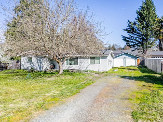 1981 Regina Way, Grants Pass, OR 97527