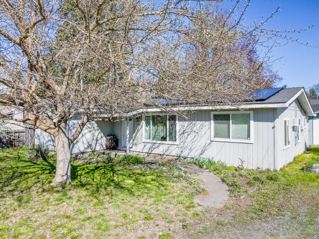 1981 Regina Way, Grants Pass, OR 97527