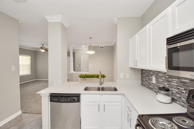 2222 Maroneal Street 0221, Houston, TX 77030