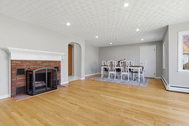 38 Hillside, Webster, MA 01570