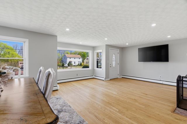 38 Hillside, Webster, MA 01570