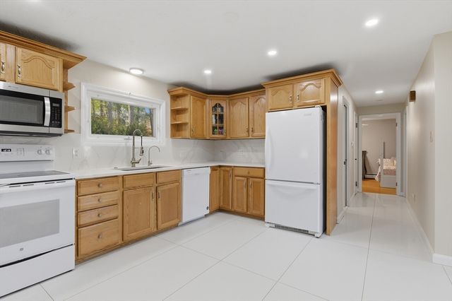 38 Hillside, Webster, MA 01570