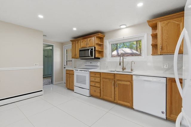 38 Hillside, Webster, MA 01570