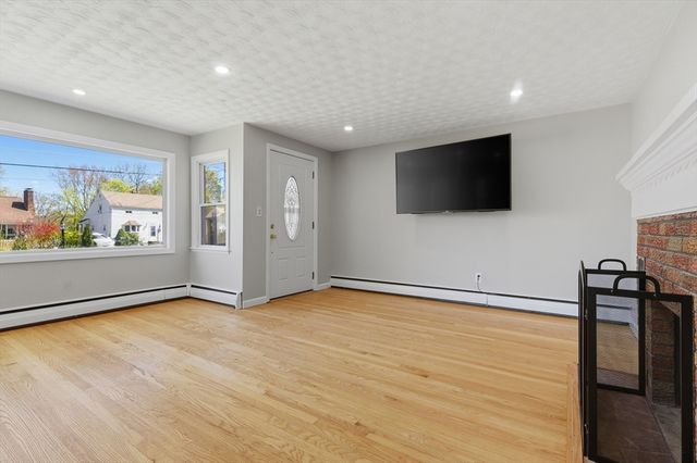 38 Hillside, Webster, MA 01570