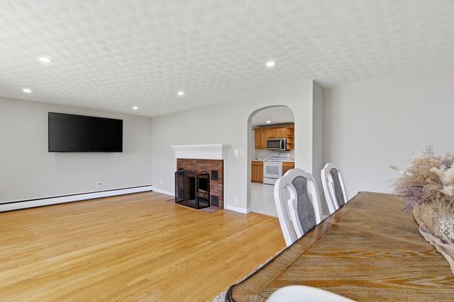 38 Hillside, Webster, MA 01570