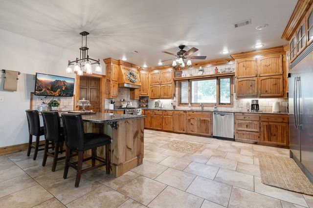 132 Southside Drive, Gainesville, TX 76240