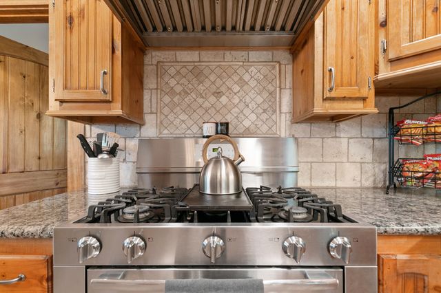 132 Southside Drive, Gainesville, TX 76240