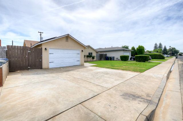 216 Keats Avenue, Clovis, CA 93612