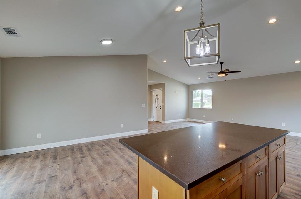 Image 14 of property listing at 216 Keats Avenue, Clovis, CA 93612