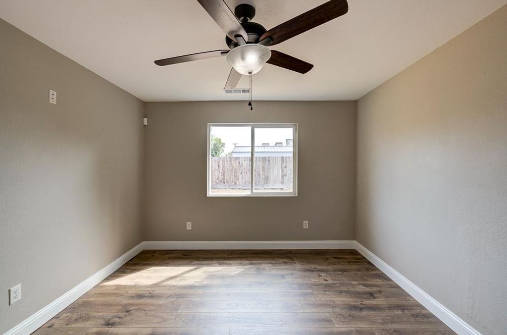 Image 20 of property listing at 216 Keats Avenue, Clovis, CA 93612