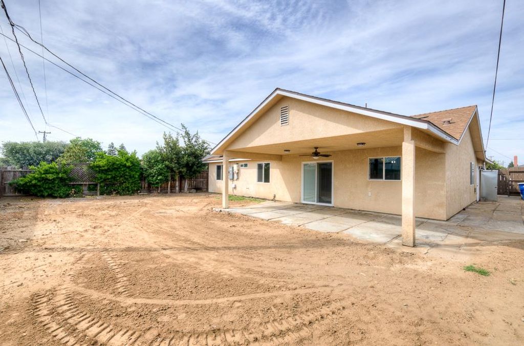 Image 25 of property listing at 216 Keats Avenue, Clovis, CA 93612
