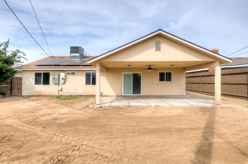 Image 26 of property listing at 216 Keats Avenue, Clovis, CA 93612