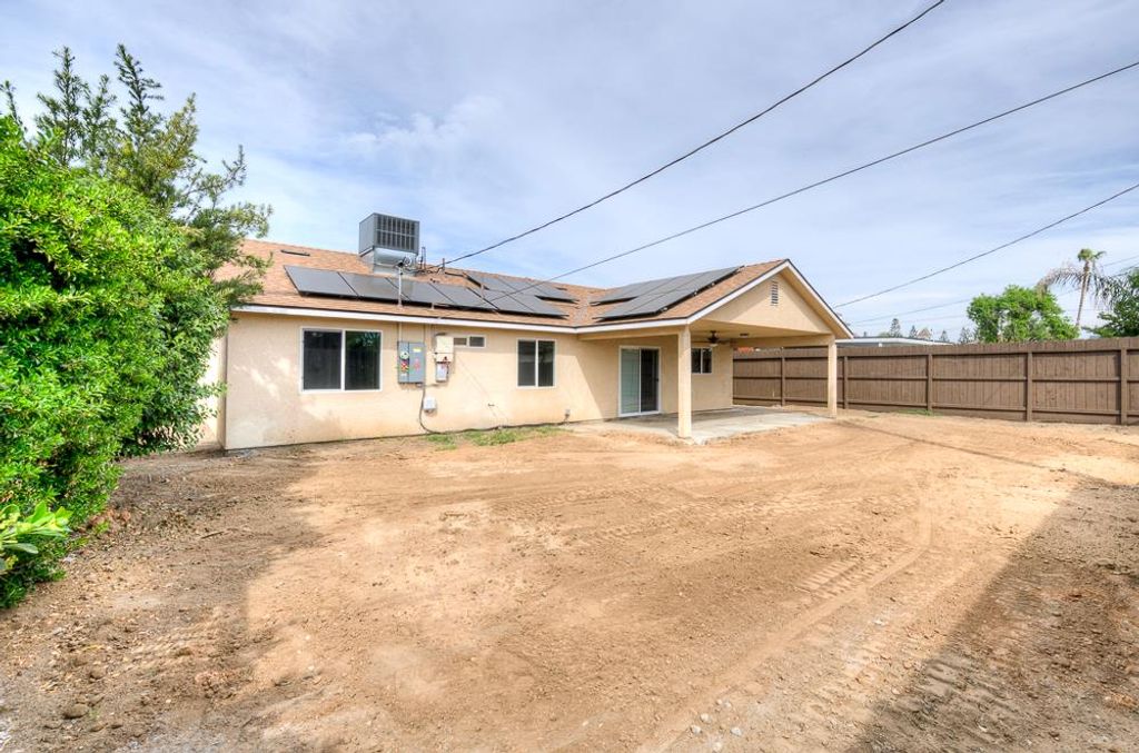 Image 27 of property listing at 216 Keats Avenue, Clovis, CA 93612