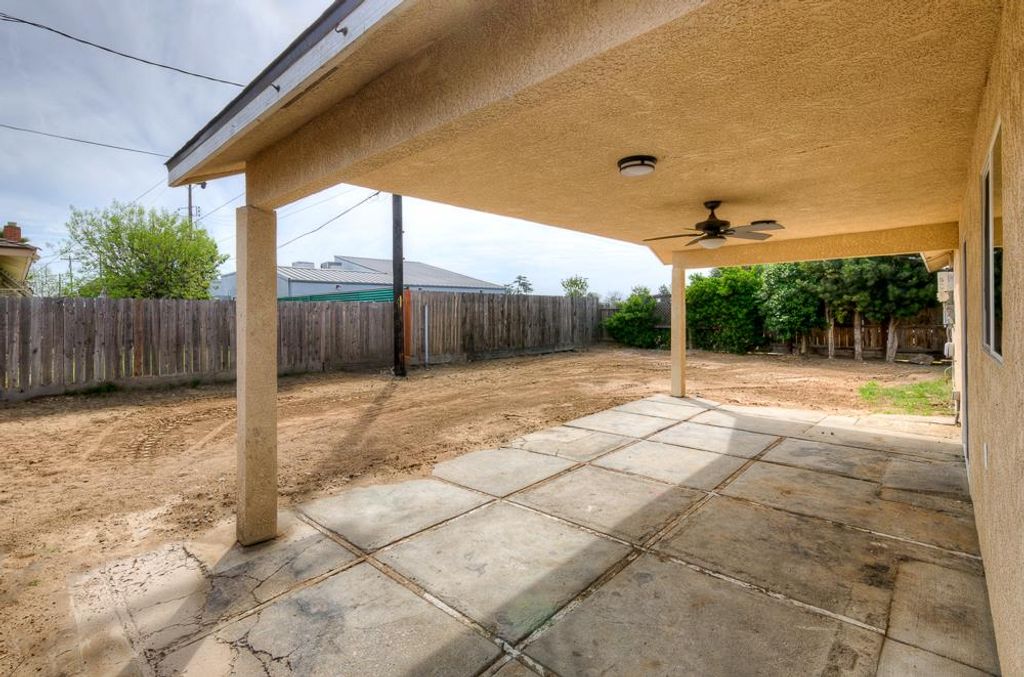 Image 28 of property listing at 216 Keats Avenue, Clovis, CA 93612