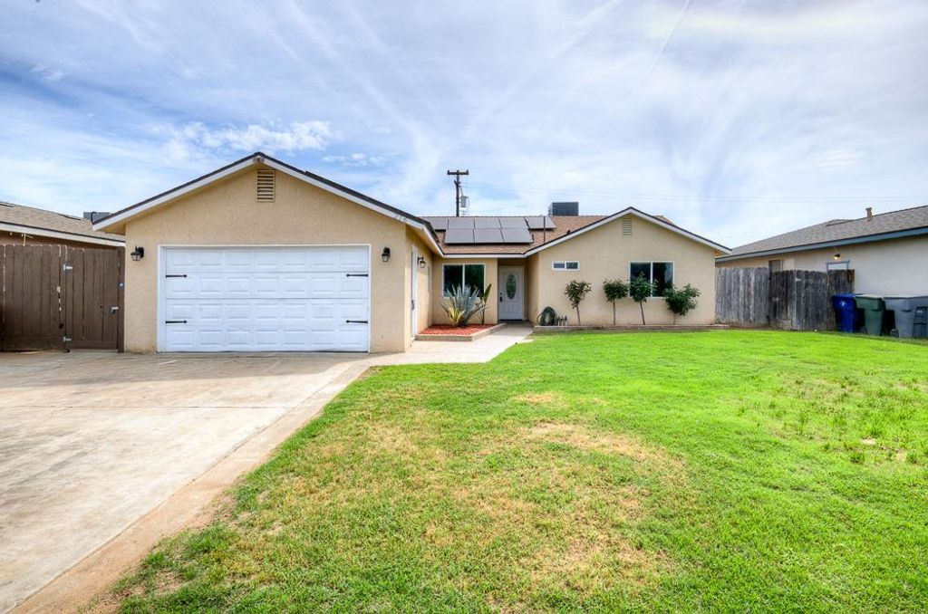 Image 30 of property listing at 216 Keats Avenue, Clovis, CA 93612