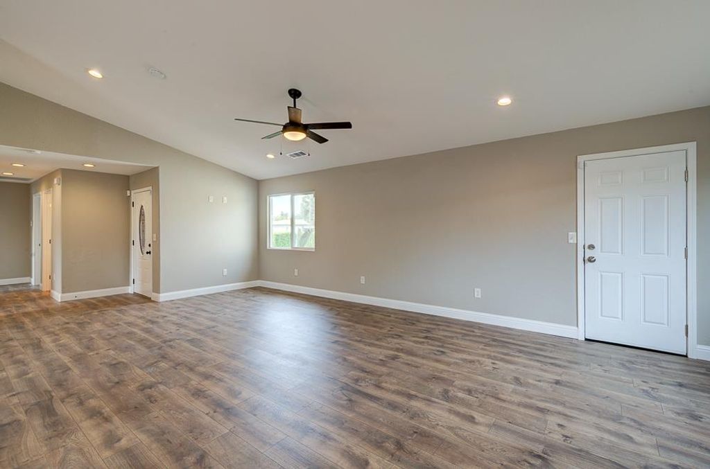 Image 6 of property listing at 216 Keats Avenue, Clovis, CA 93612