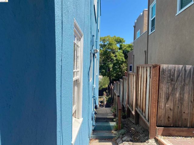 500 Fairbanks Ave, Oakland, CA 94610