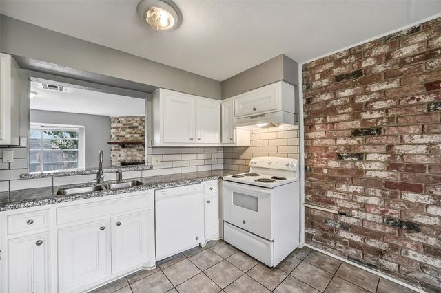 7265 Chasewood Drive, Houston, TX 77489