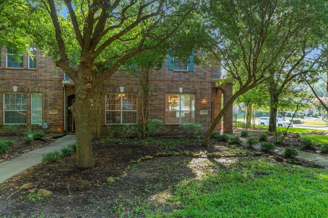 18 Umbria, The Woodlands, TX 77382