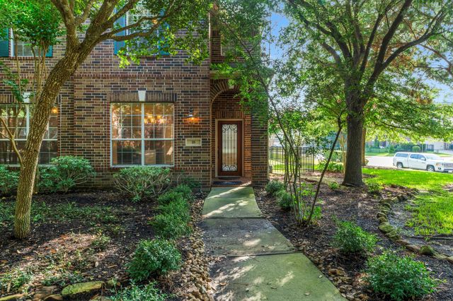 18 Umbria, The Woodlands, TX 77382