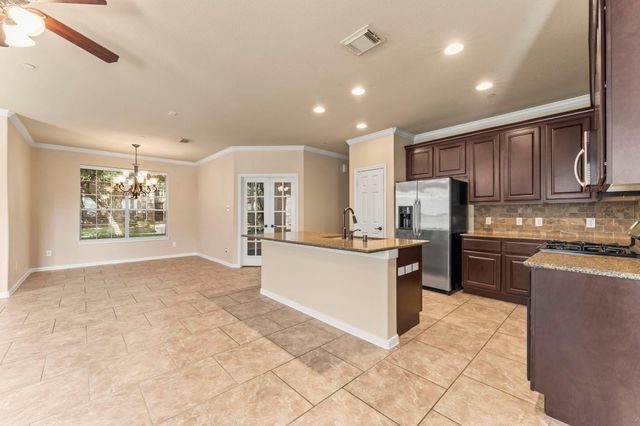18 Umbria, The Woodlands, TX 77382